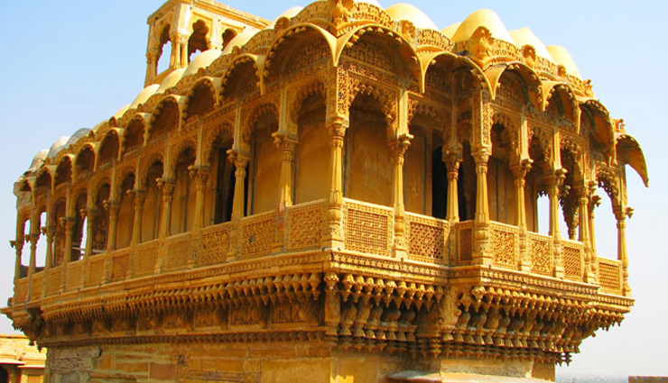राजस्थान : पर्यटको में काफी प्रसिद्ध है जैसलमेर, यहां देखने को मिलती हैं ये खूबसूरत जगहें !